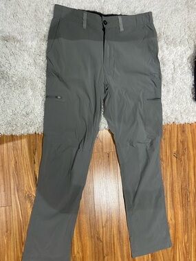 Tilley Men's Olive Green Performance Cargo Pants